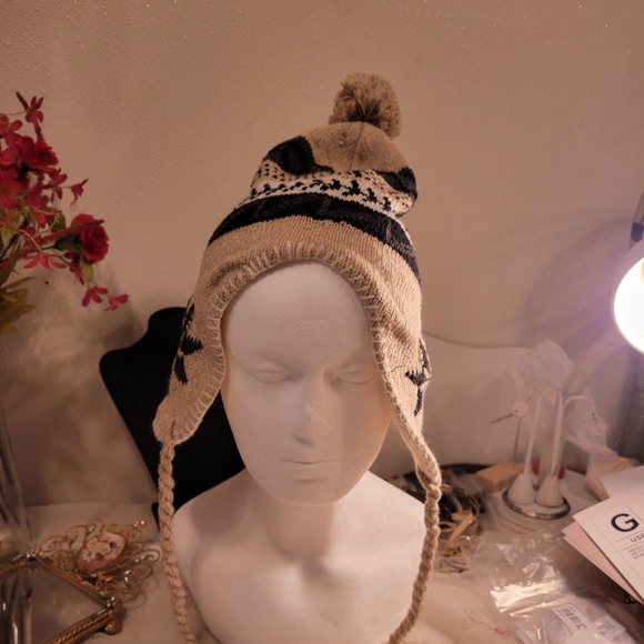 NWT Pom pom trapper hat. Warm unisex. Womans sm med. MENS small. - Picture 2 of 6